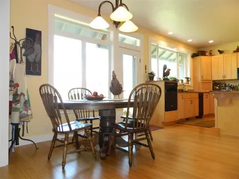 643 Seclusion Loop, Grants Pass, OR 97526 photo 7