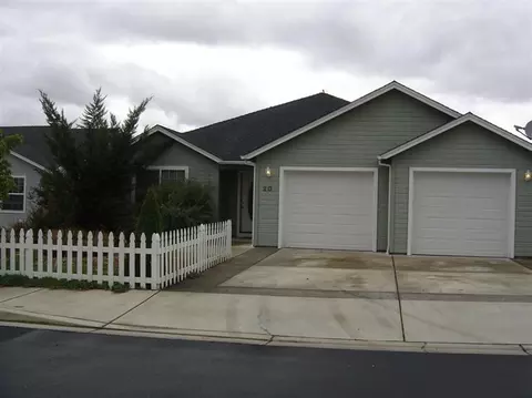 20 Woodcrest Cir, Eagle Point, OR 97524 photo 2