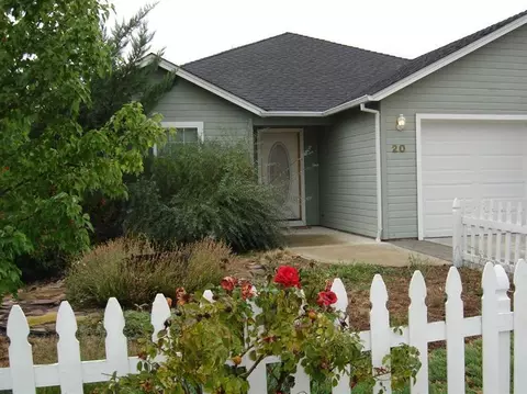 20 Woodcrest Cir, Eagle Point, OR 97524 photo 3
