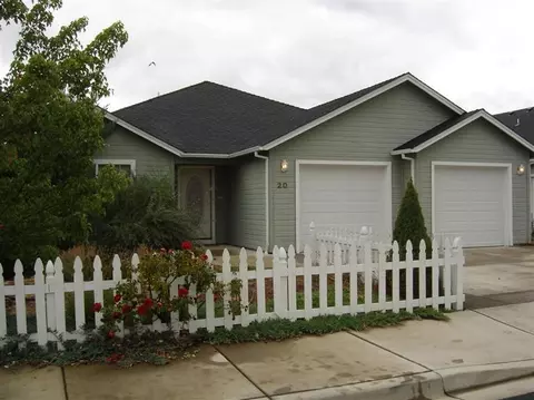 20 Woodcrest Cir, Eagle Point, OR 97524 photo 1