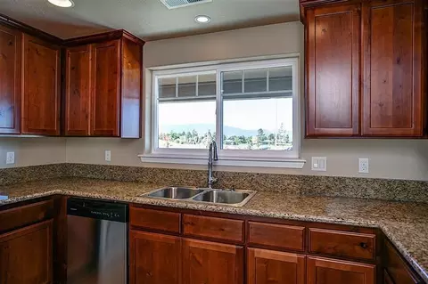 200 Singing Grass Dr, Central Point, OR 97502 photo 8