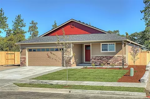 200 Singing Grass Dr, Central Point, OR 97502 photo 3