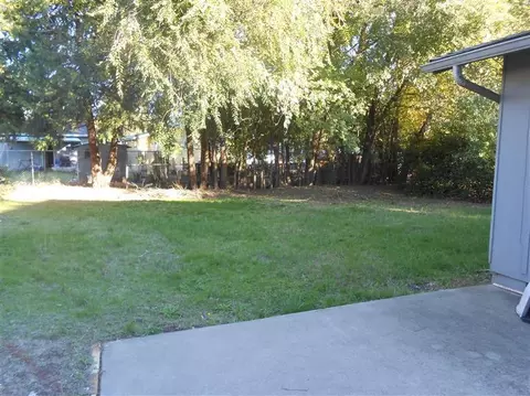 323 S Buchanan Ave, Eagle Point, OR 97524 photo 6