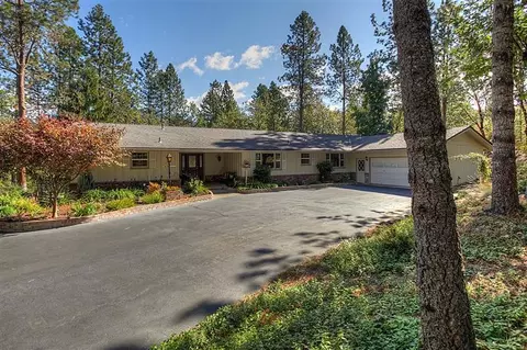 151 Harper Loop, Grants Pass, OR 97527 photo 1
