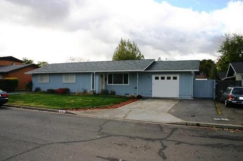 1231 Triangle Dr, Central Point, OR 97502 photo 1