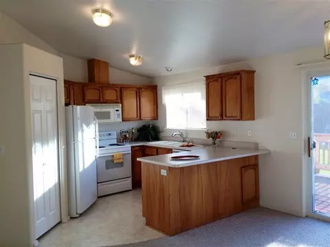 532 C St, Phoenix, OR 97535 photo 2