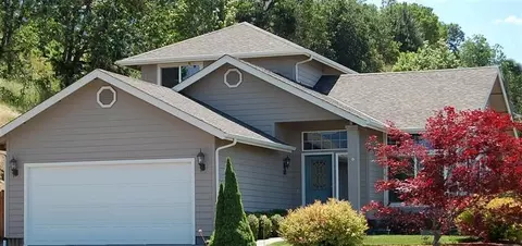 1525 Panoramic Loop, Grants Pass, OR 97527 photo 1