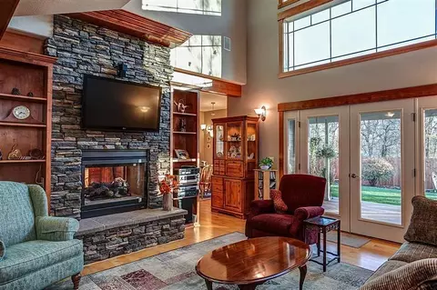 327 Cherrywood, Eagle Point, OR 97524 photo 3