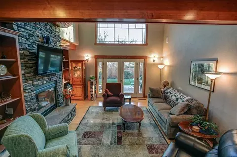 327 Cherrywood, Eagle Point, OR 97524 photo 4