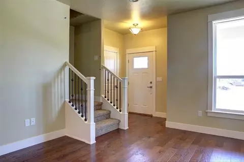 1155 N Haskell St, Central Point, OR 97502 photo 2