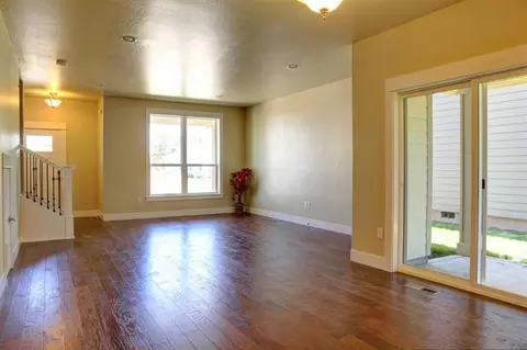 1155 N Haskell St, Central Point, OR 97502 photo 3