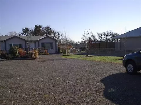 6846 Table Rock Rd, Central Point, OR 97502 photo 2