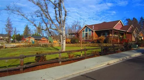 363 Cherry Wood, Eagle Point, OR 97524 photo 6