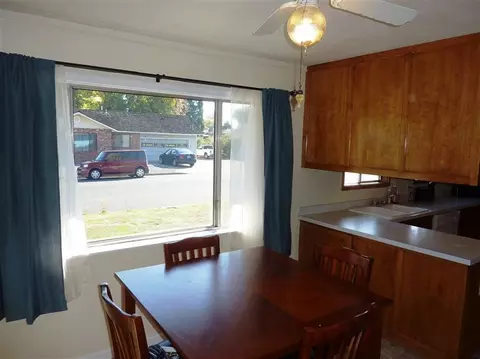 1003 Comet, Central Point, OR 97502 photo 4