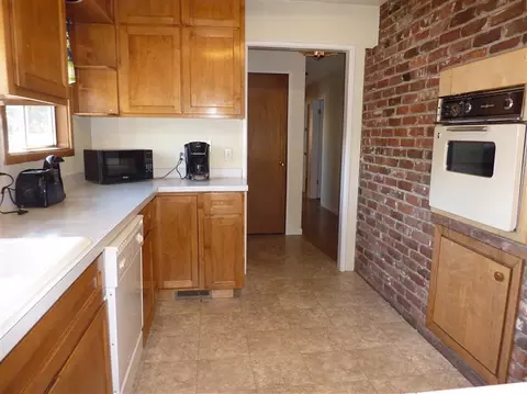 1003 Comet, Central Point, OR 97502 photo 2