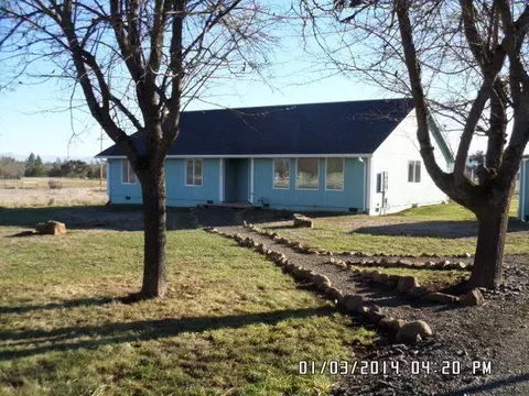 205 Capri Dr, Eagle Point, OR 97524 photo 1