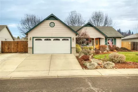 20 Osprey Dr, Eagle Point, OR 97524 photo 2