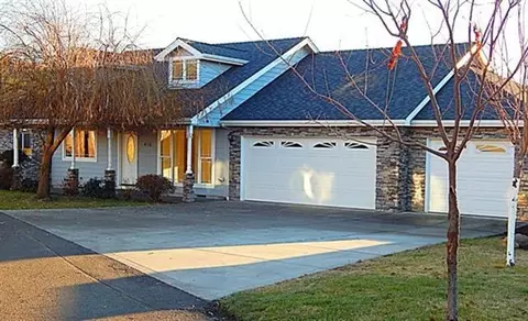 416 Leandra Ln, Eagle Point, OR 97524 photo 1