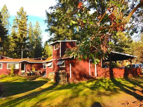 319 E Intervale Rd, Grants Pass, OR 97527 photo 1