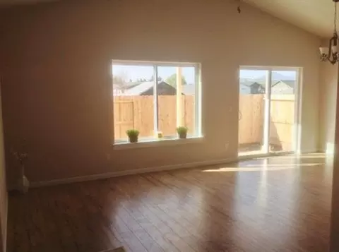 308 Everett Way, Talent, OR 97540 photo 2