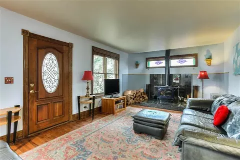 867 E Main St, Ashland, OR 97520 photo 2