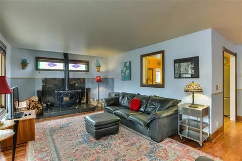 867 E Main St, Ashland, OR 97520 photo 4