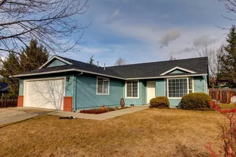 527 S C St, Phoenix, OR 97535 photo 3