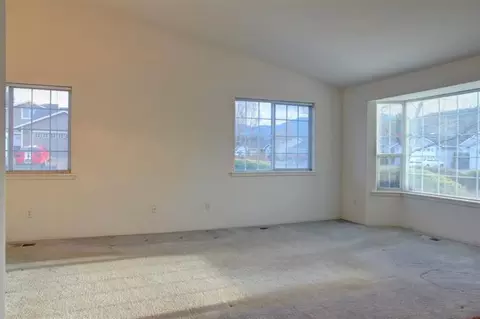527 S C St, Phoenix, OR 97535 photo 9