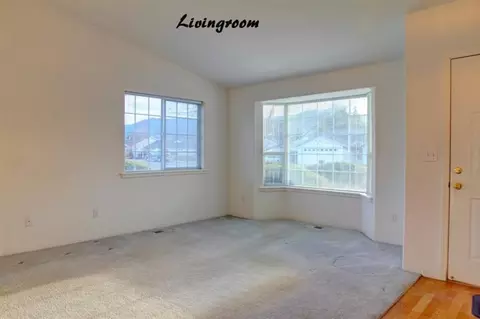 527 S C St, Phoenix, OR 97535 photo 8