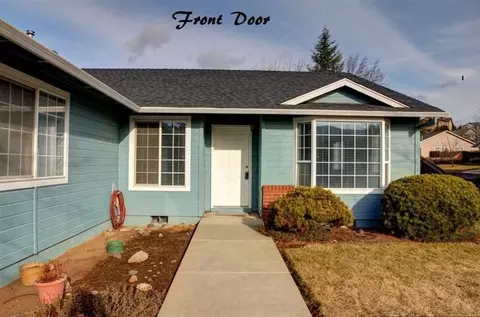 527 S C St, Phoenix, OR 97535 photo 2