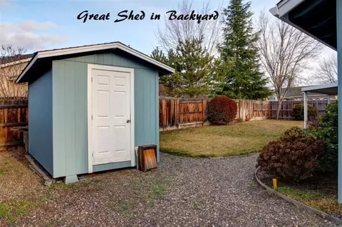 527 S C St, Phoenix, OR 97535 photo 6