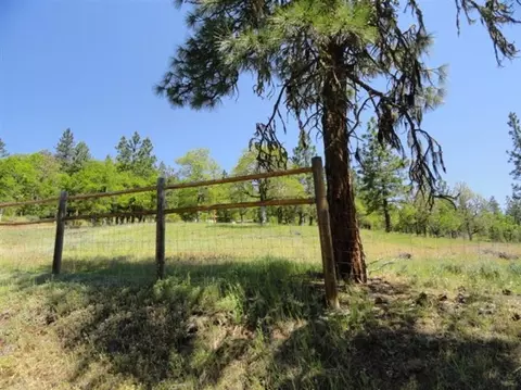 2545 Crowfoot Rd, Eagle Point, OR 97524 photo 2