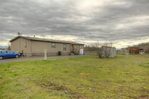 3096 Dodge Rd, Eagle Point, OR 97524 photo 3