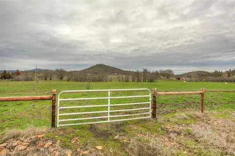 3096 Dodge Rd, Eagle Point, OR 97524 photo 14