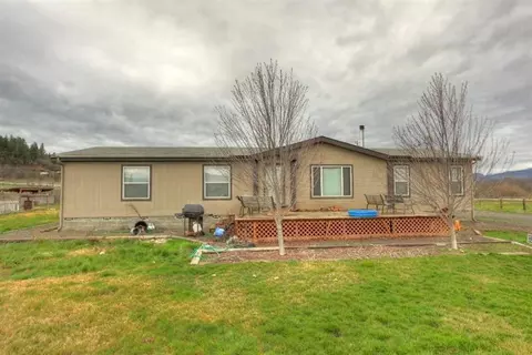 3096 Dodge Rd, Eagle Point, OR 97524 photo 2