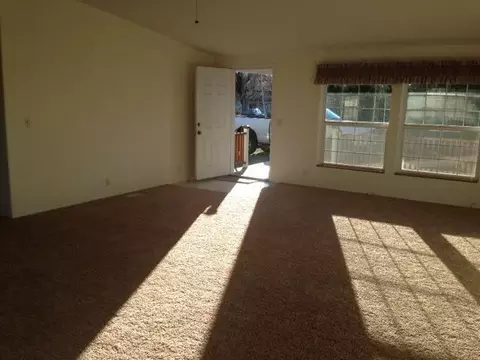 6942 Pinehurst, Central Point, OR 97502 photo 3
