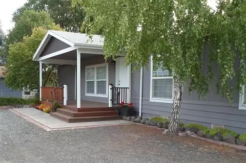 6942 Pinehurst, Central Point, OR 97502 photo 2