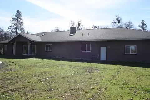 664 Mountain View Dr, Eagle Point, OR 97524 photo 2