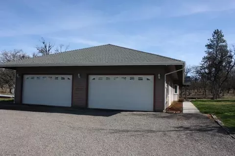 664 Mountain View Dr, Eagle Point, OR 97524 photo 4