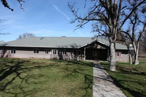 664 Mountain View Dr, Eagle Point, OR 97524 photo 1