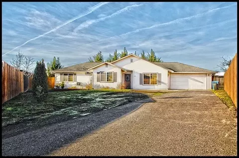 433 Merlee Cir, Eagle Point, OR 97524 photo 1