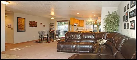 433 Merlee Cir, Eagle Point, OR 97524 photo 2