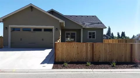 1313 N Haskell St, Central Point, OR 97502 photo 2