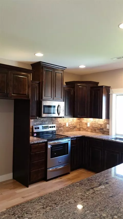 1313 N Haskell St, Central Point, OR 97502 photo 7