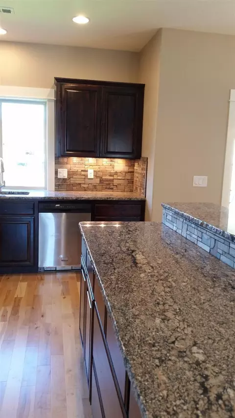 1313 N Haskell St, Central Point, OR 97502 photo 8