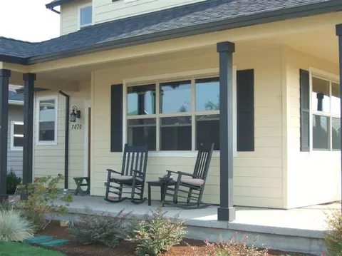 1070 N Haskell St, Central Point, OR 97502 photo 2