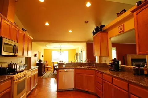 1047 Highlands Dr, Eagle Point, OR 97524 photo 5