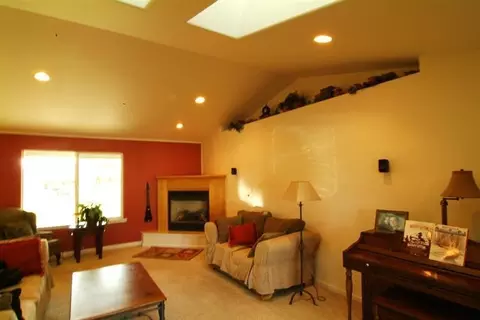 1047 Highlands Dr, Eagle Point, OR 97524 photo 2