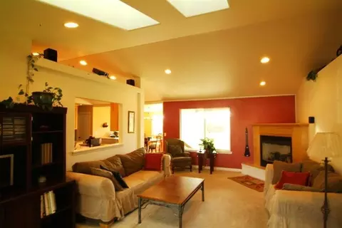 1047 Highlands Dr, Eagle Point, OR 97524 photo 3
