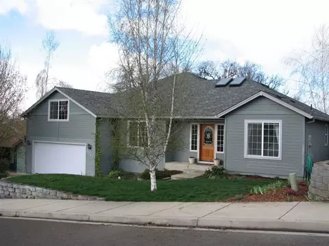 1047 Highlands Dr, Eagle Point, OR 97524 photo 1